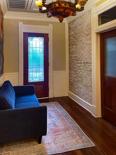 More Photos Of 506 W 14th St, Austin Office Residential For Lease