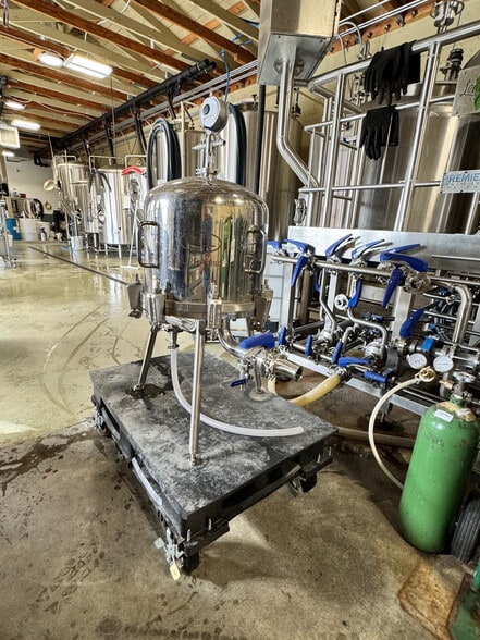 More Photos Of 585 E Thompson Blvd, Ventura Restaurant For Sale