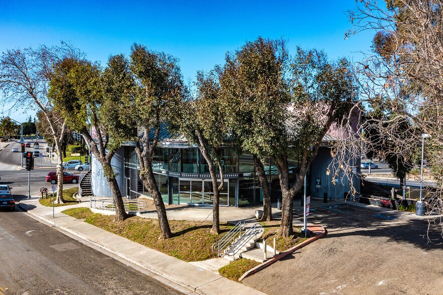 More Photos Of 5801 Valentine Rd, Ventura Freestanding For Lease