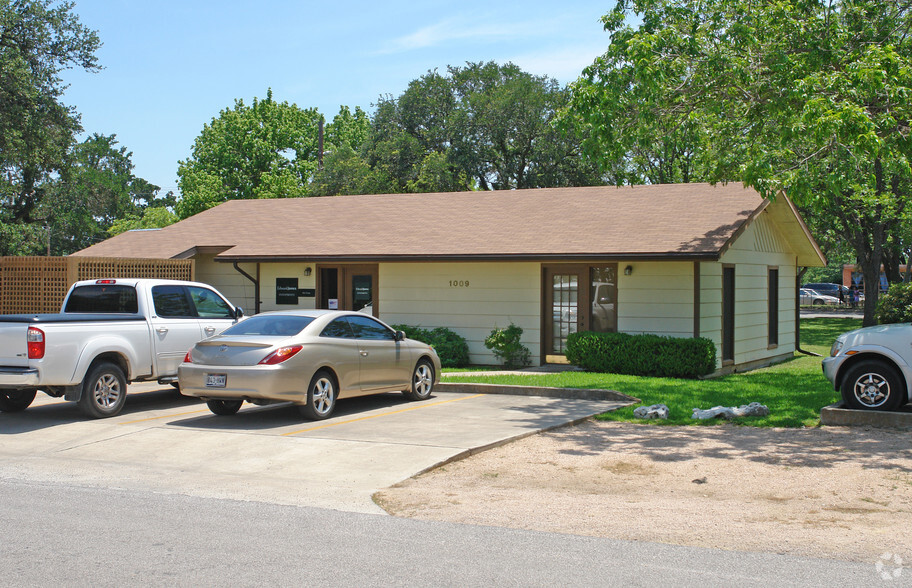 Primary Photo Of 1009 Meredith Dr, Austin Office Residential For Lease