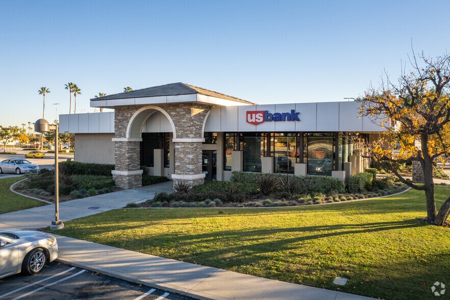 More Photos Of 9301 Tampa Ave, Northridge Unknown For Lease