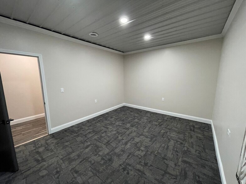 More Photos Of 1655 Plett Rd, Cadillac Office Residential For Lease