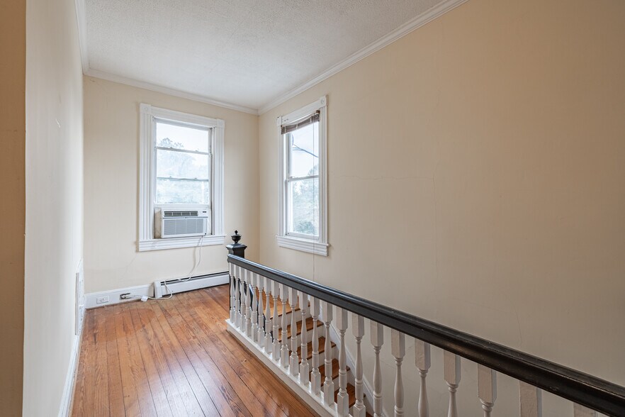 More Photos Of 664 Boulevard, Colonial Heights Office For Sale