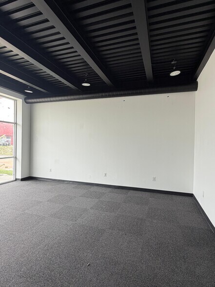 More Photos Of 16313 North Fwy, Houston Distribution For Lease