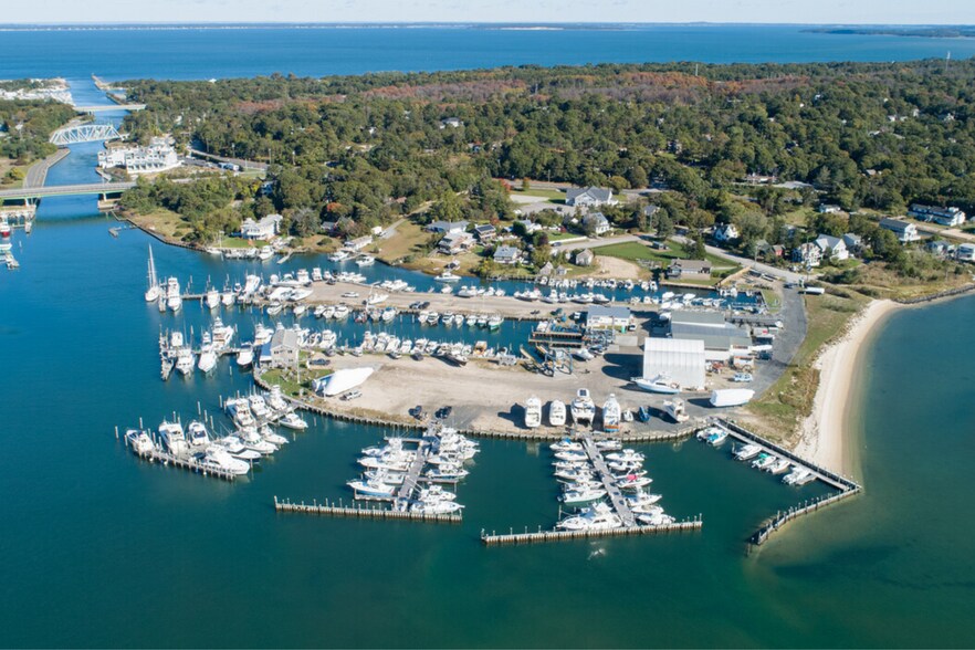 More Photos Of 6 Tepee St, Hampton Bays Marina For Lease