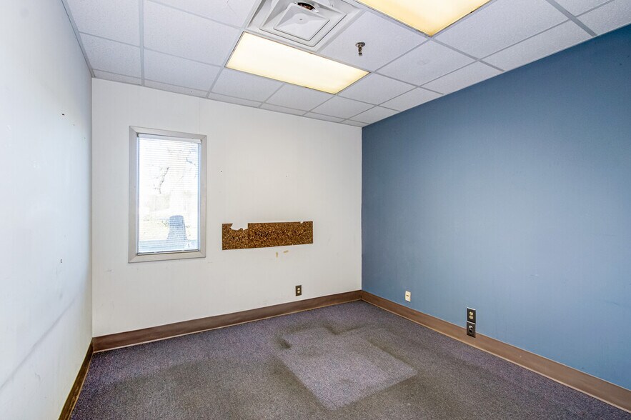 More Photos Of 14 Pine House Rd, Trenton Warehouse For Sale