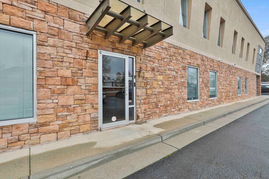More Photos Of 1039 Sullivan Rd, Newnan Office For Lease
