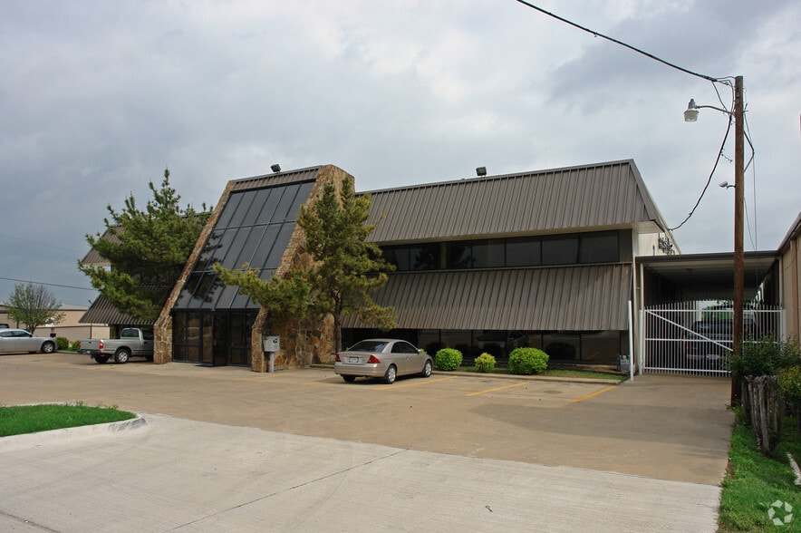 More Photos Of 1301 E Parkerville Rd, DeSoto Light Manufacturing For Sale