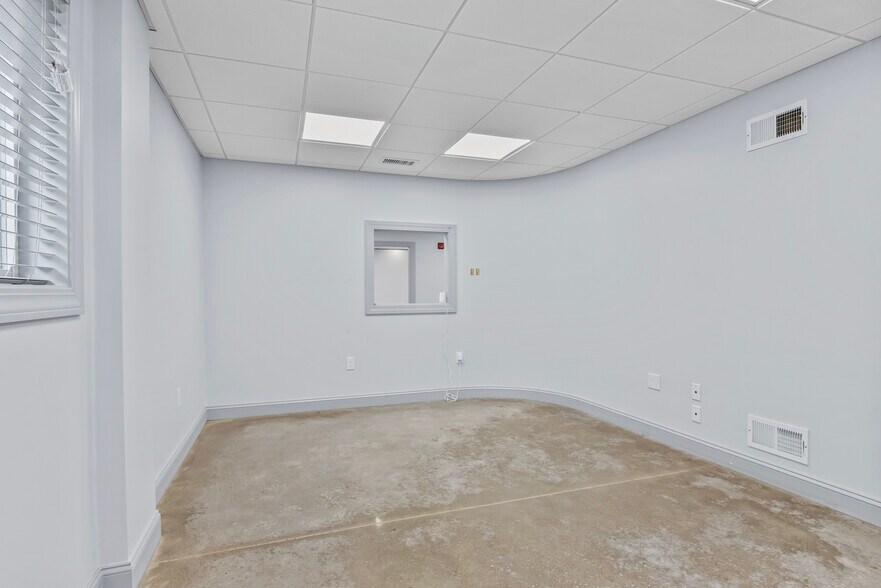 More Photos Of 88 Danielson Pike, Foster Manufacturing For Lease