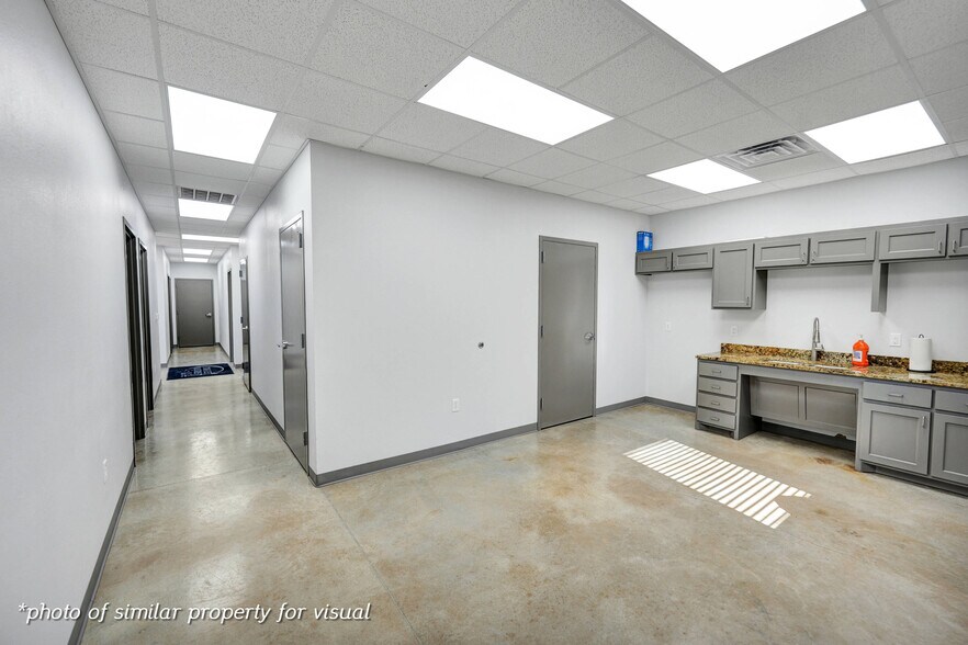 More Photos Of 5914 County 135 rd, Midland Warehouse For Lease