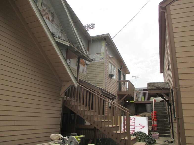 More Photos Of 905 NE Lake St, Pullman Multifamily For Sale