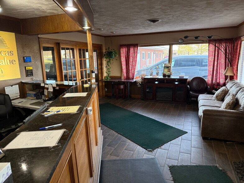 More Photos Of 2426 S Lincoln Ave, York Hotel For Sale