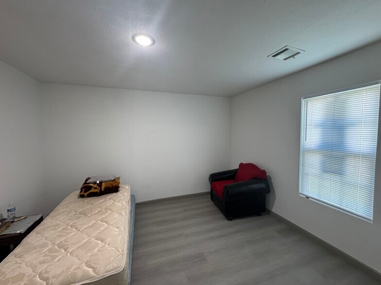 More Photos Of 2924 Byley Blvd, Orange Assisted Living For Lease