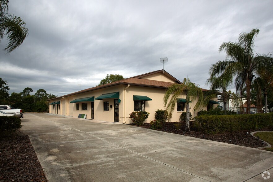 More Photos Of 15894 Brothers Ct, Fort Myers Warehouse For Lease