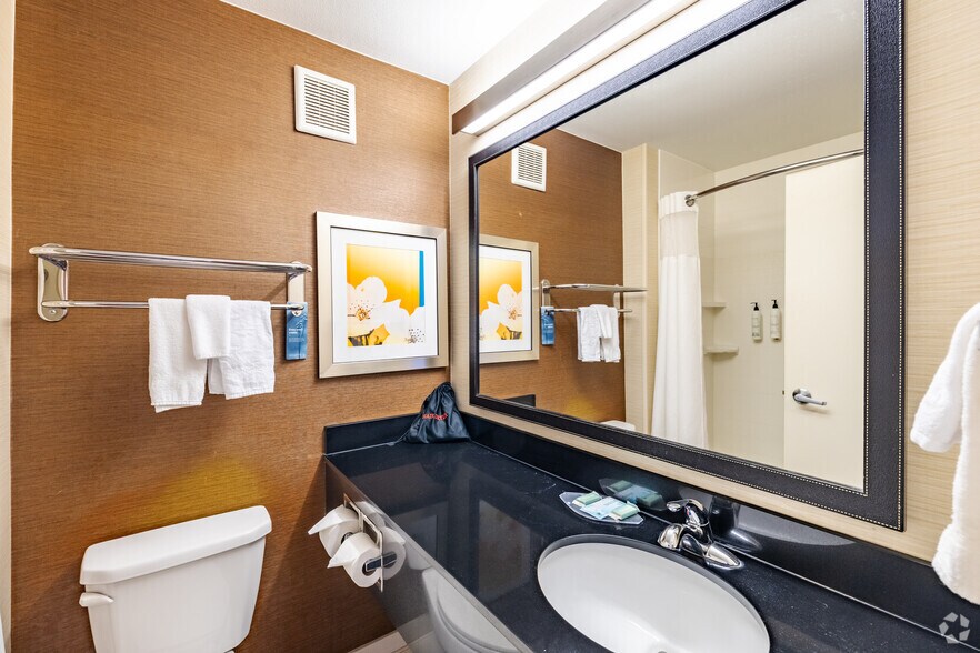 More Photos Of 4221 Industrial Ave, Lincoln Hotel For Sale