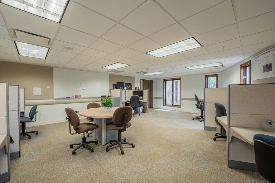 More Photos Of 1825 N Clairemont Ave, Eau Claire Schools For Sale