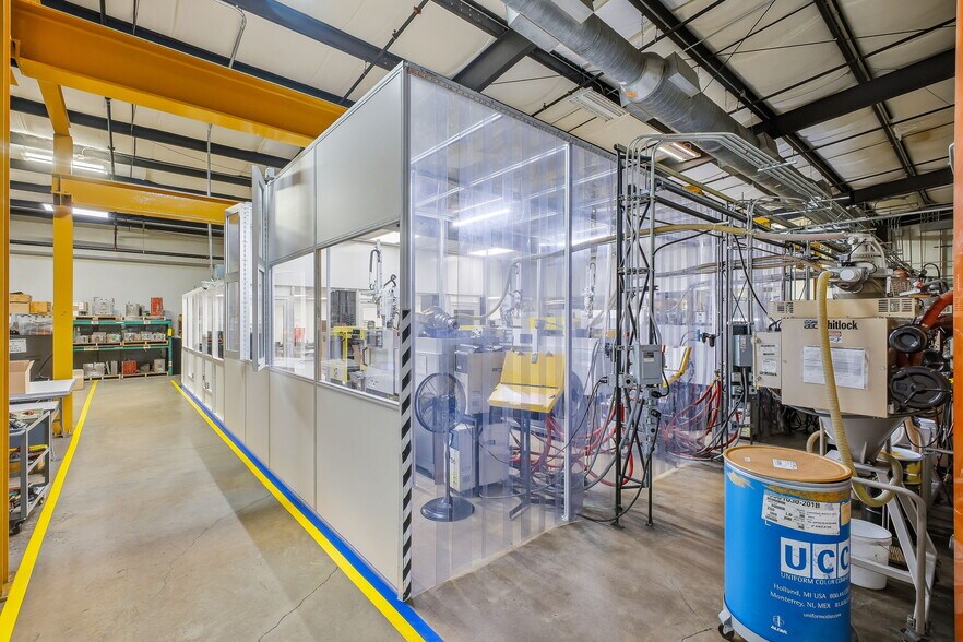 More Photos Of 315 N Park Dr, San Antonio Warehouse For Sale