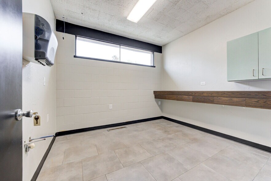 More Photos Of 324 N 19th St, Guthrie Office For Sale