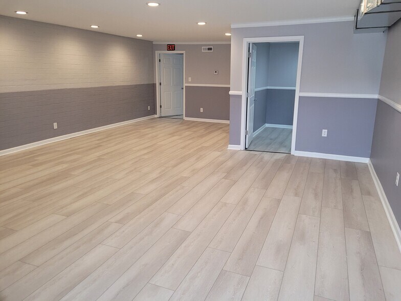 More Photos Of 10923 N Main St, Archdale Storefront For Lease