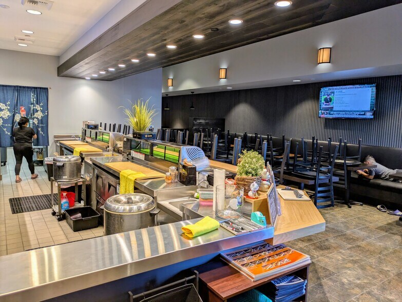 More Photos Of 305-393 W Los Angeles Ave, Moorpark Freestanding For Lease