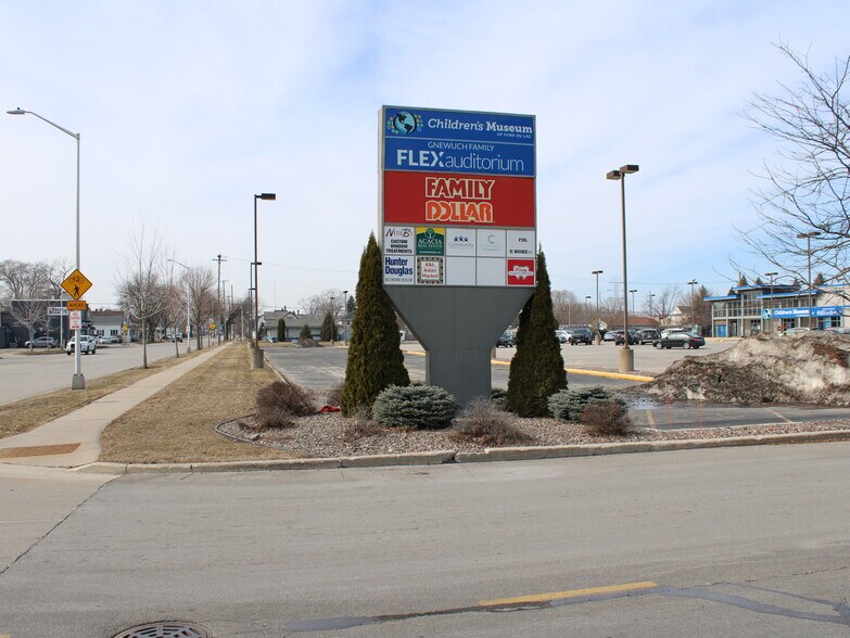 More Photos Of 7-75 W Scott St, Fond Du Lac General Retail For Sale