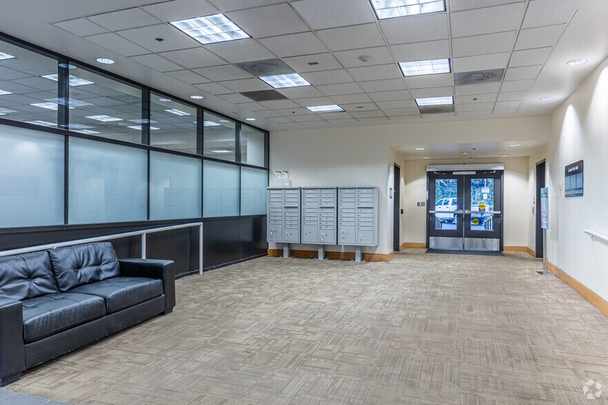 More Photos Of 12655 SW Center St, Beaverton Office For Lease