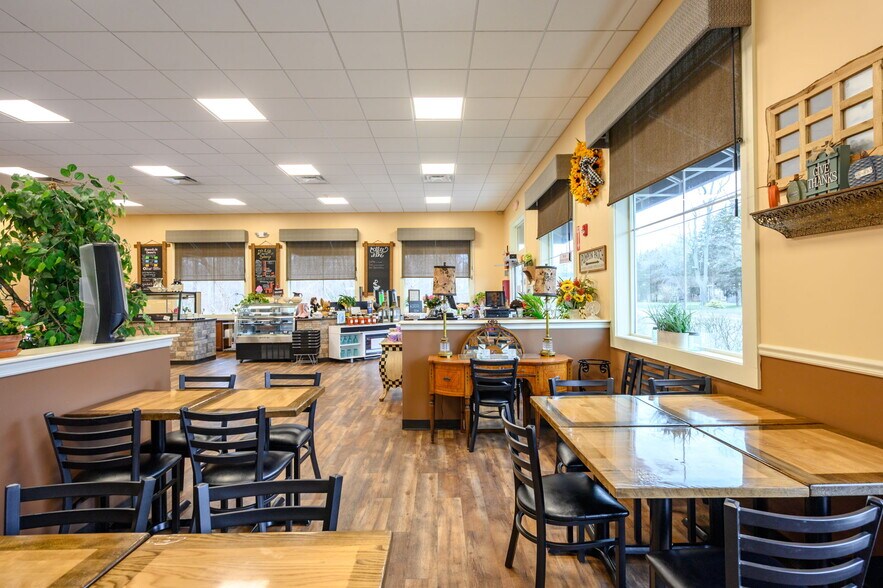 More Photos Of 499 State Rd, Plymouth Restaurant For Sale