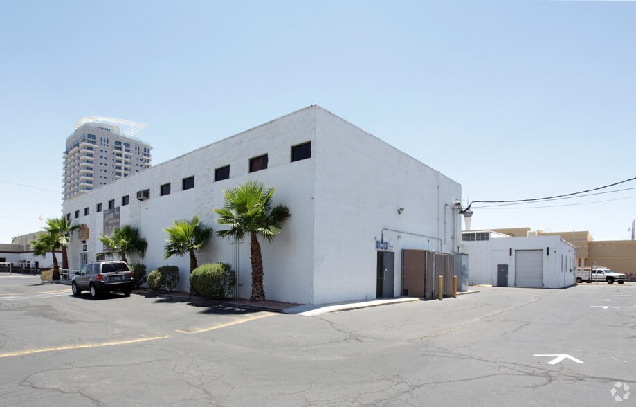 More Photos Of 808-810 S Main St, Las Vegas Flex For Sale