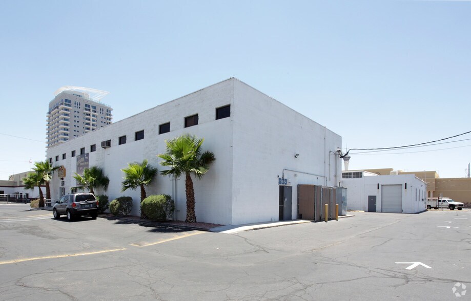 More Photos Of 808-810 S Main St, Las Vegas Flex For Sale