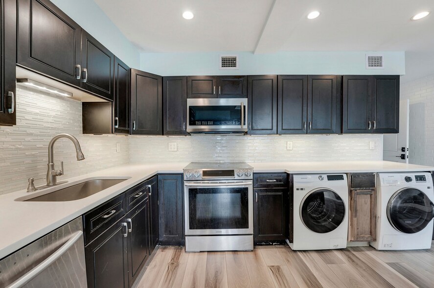 More Photos Of 360 Wilma Cir, Riviera Beach Multifamily For Sale