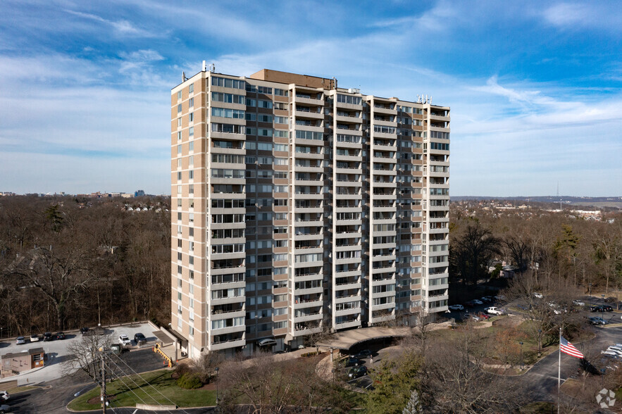 Primary Photo Of 2324 Madison Rd, Cincinnati Apartments For Sale