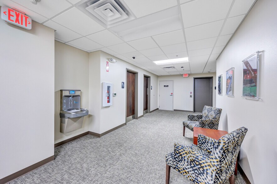 More Photos Of 960 Hansen Rd, Green Bay Office For Lease