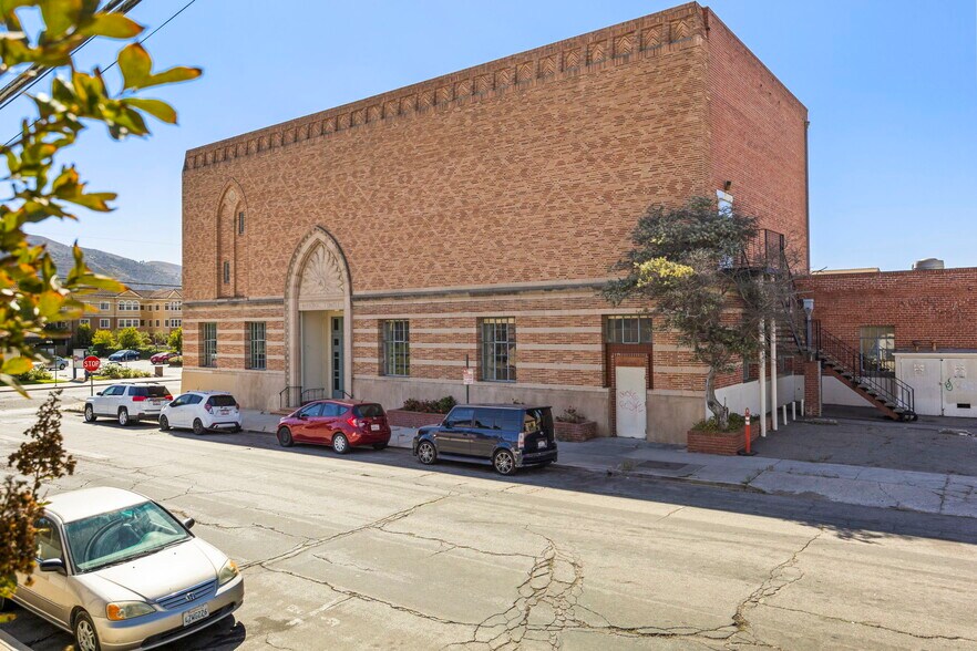 More Photos Of 102 N 7th St, Santa Paula Specialty For Sale
