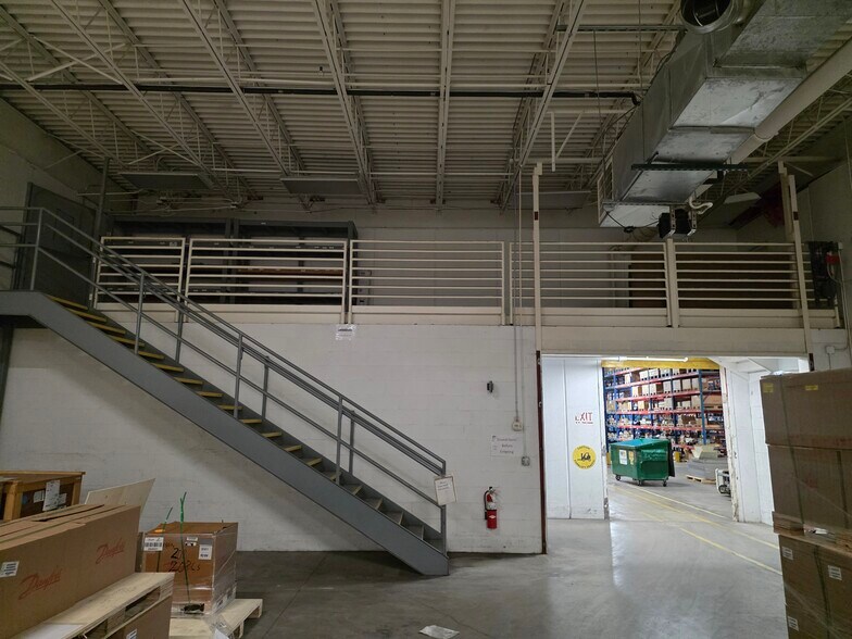 More Photos Of 300 Airport Rd, Ames Warehouse For Sale