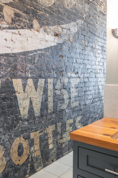 More Photos Of 112 18th St N, Birmingham Storefront For Sale