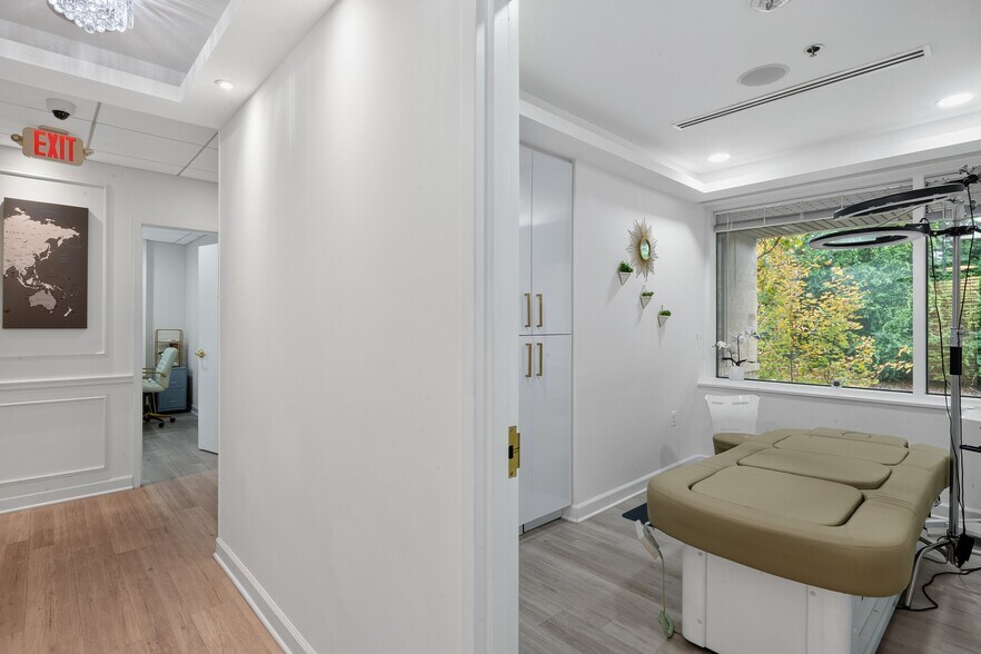 More Photos Of 7601 Lewinsville Rd, McLean Medical For Sale