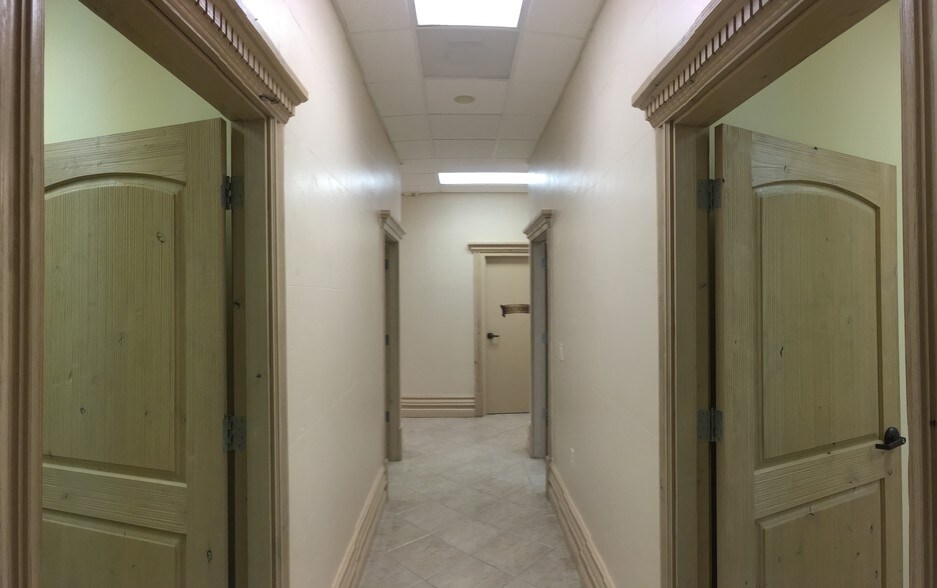 More Photos Of 5974 Silver Springs Dr, El Paso Office For Lease