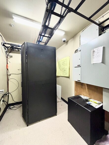 More Photos Of 1301 Poplar Dr, Medford Medical For Lease