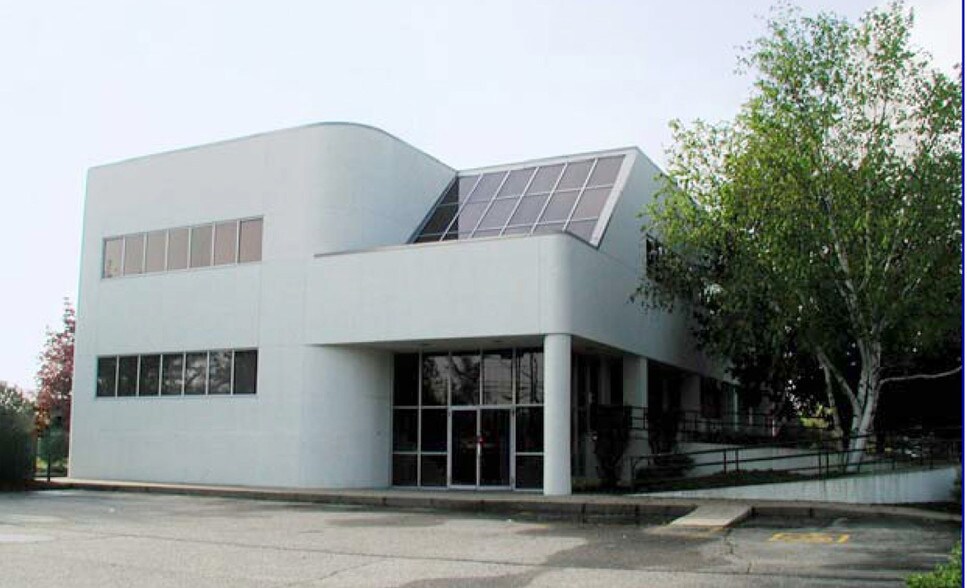 More Photos Of 100 Fort Hill Rd, Groton Medical For Sale