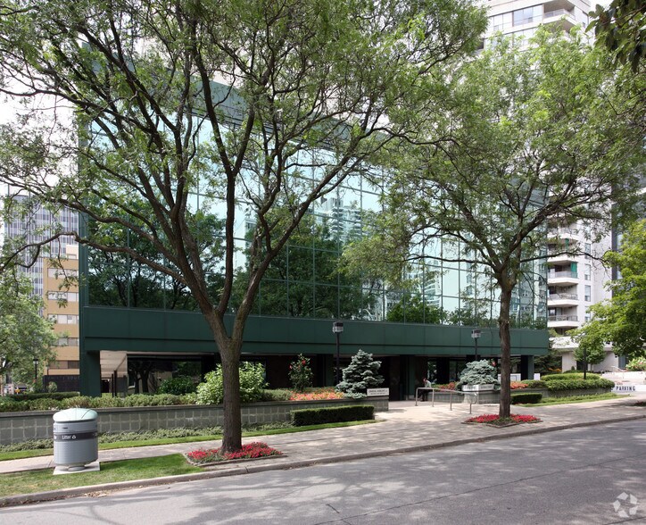 More Photos Of 20 Holly St, Toronto Apartments For Lease