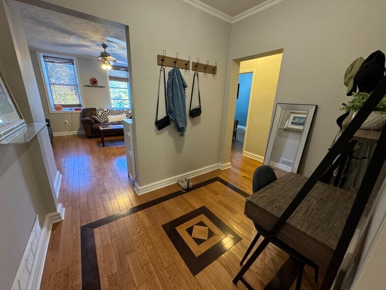More Photos Of 7 E Water St, Little Curren Storefront Retail Residential For Sale
