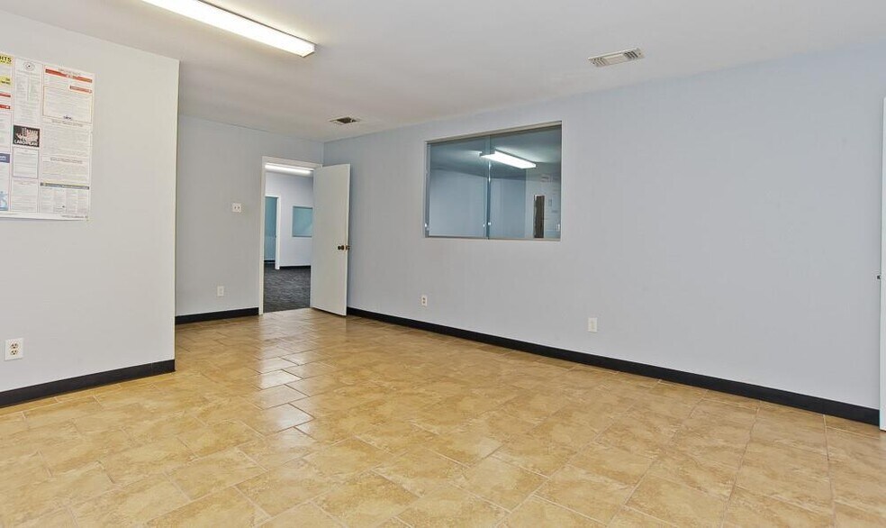 More Photos Of 711 Sunset Ave, Dallas Storefront For Sale