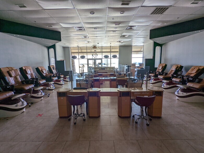 More Photos Of 5701 Starboard Dr, Midland General Retail For Lease