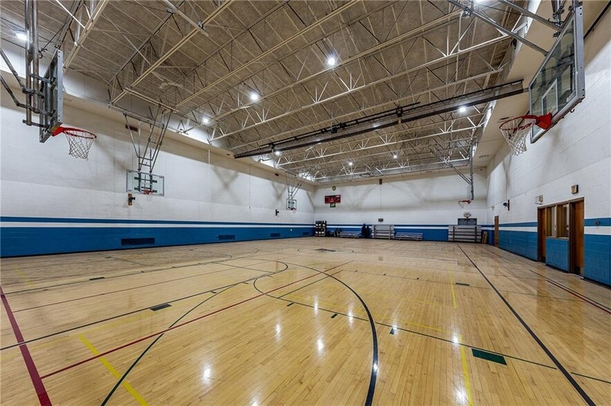 More Photos Of 315 S 6th St, Saint Joseph Sports And Entertainment For Lease