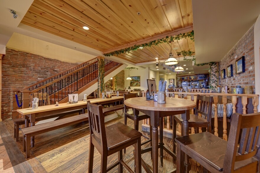 More Photos Of 107-109 N Main St, Bryan Restaurant For Sale