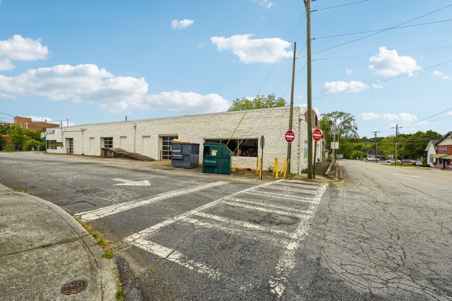 More Photos Of 1186 Clark St, Covington Freestanding For Lease