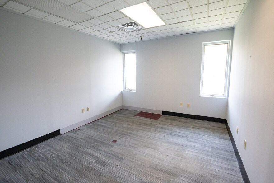 More Photos Of 12 Elmwood Rd, Menands Distribution For Lease