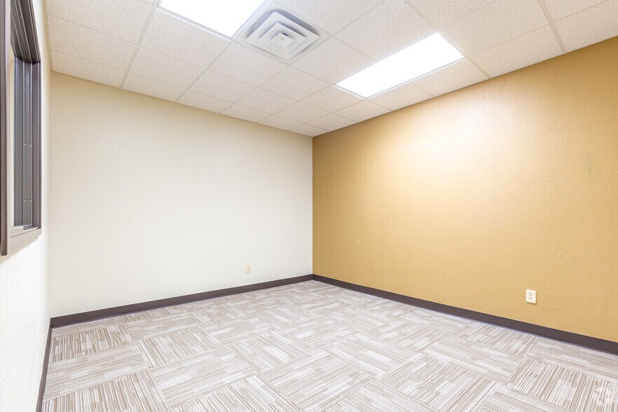 More Photos Of 2008 E Randol Mill Rd, Arlington Unknown For Lease