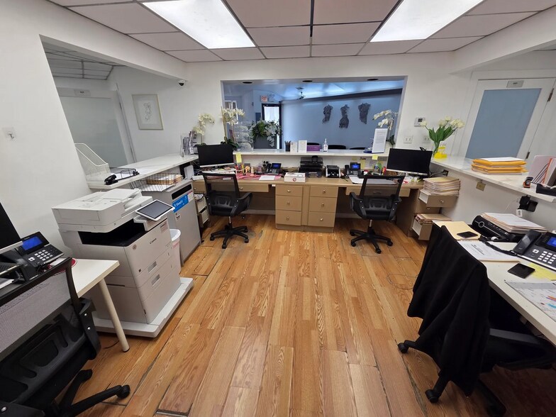 More Photos Of 3918 W 63rd St, Chicago Medical For Sale