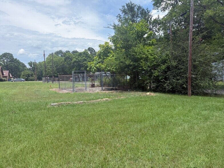 More Photos Of 1007 Richey Dr, Gladewater Apartments For Sale